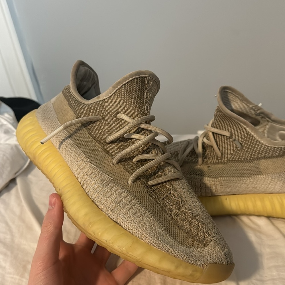 Yeezy 350 - Picture 2 of 7
